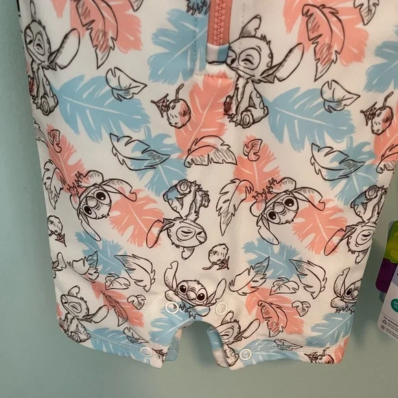 Disney Lilo & Stitch Rashguard - Picture 3 of 7